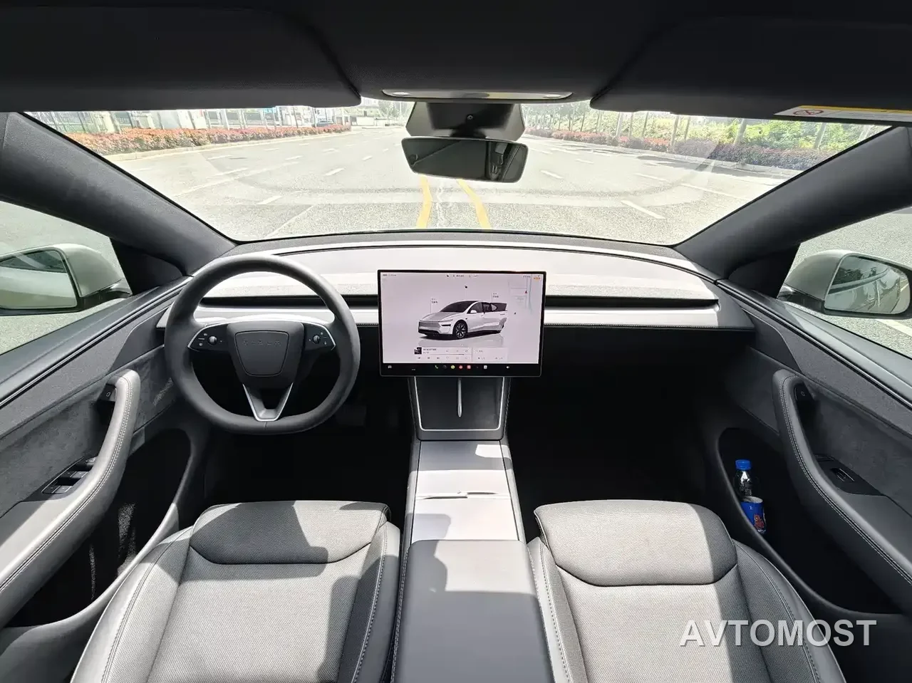 Tesla Model Y L 2025 Facelift Long Range AWD — фото 13