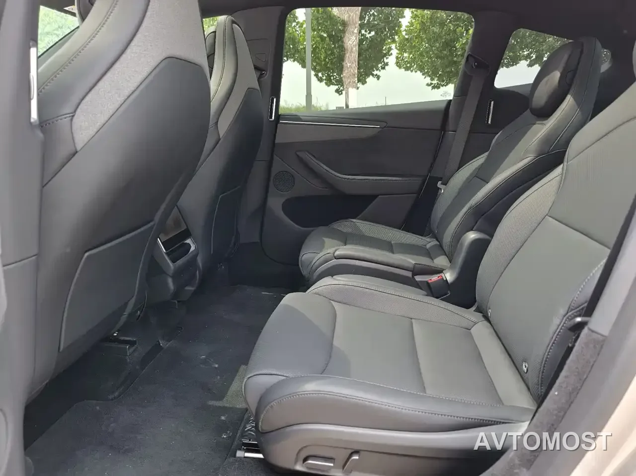Tesla Model Y L 2025 Facelift Long Range AWD — фото 14