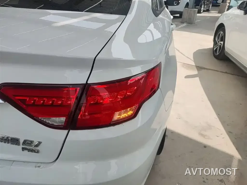 Geely Emgrand New Energy 2021 EV Pro Ride-hailing Edition — фото 7