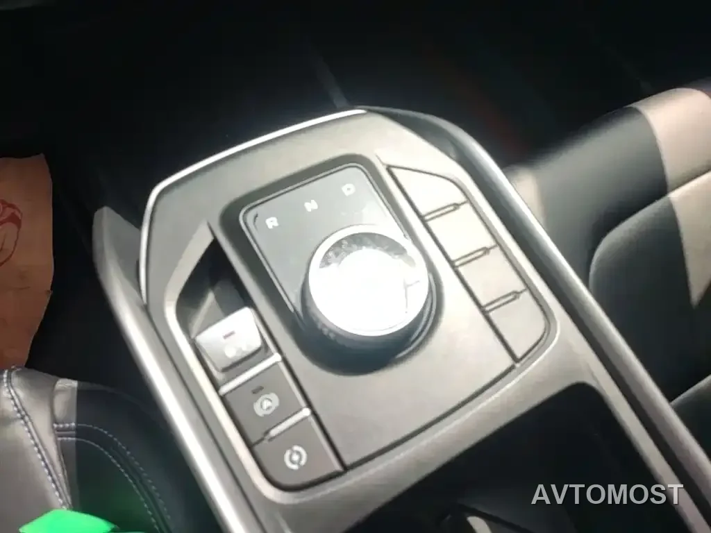 Geely Emgrand New Energy 2021 EV Pro Ride-hailing Edition — фото 12