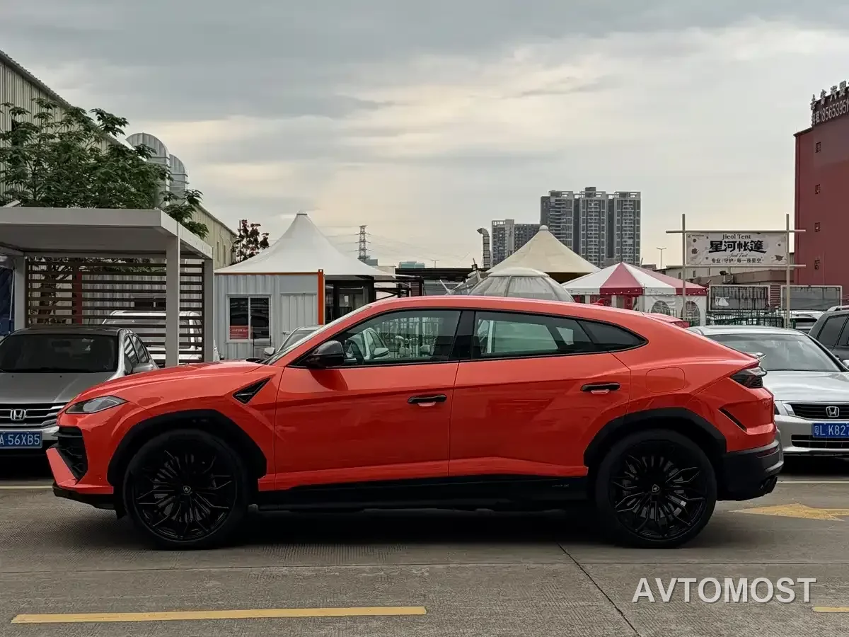Lamborghini Urus SE 2025 4.0T Standard Edition — фото 2