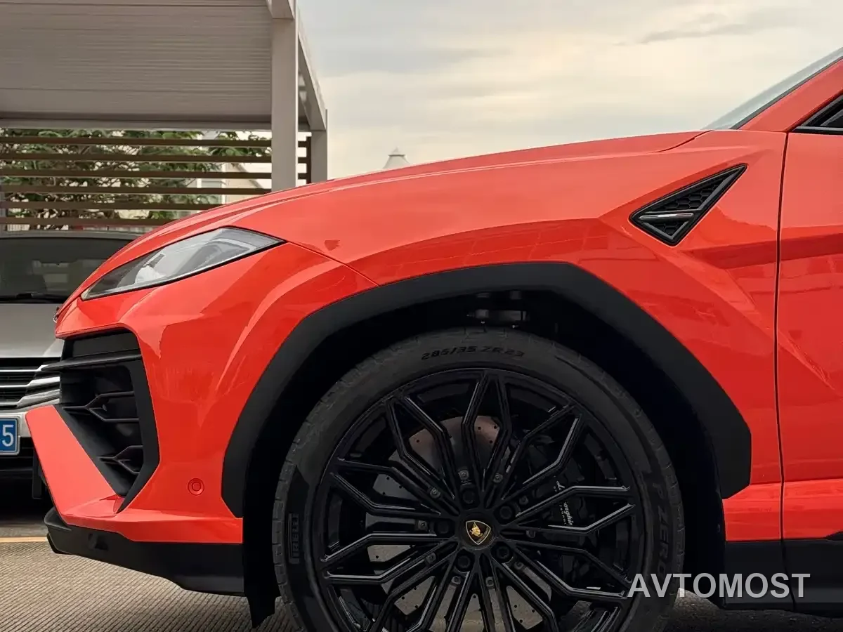 Lamborghini Urus SE 2025 4.0T Standard Edition — фото 10