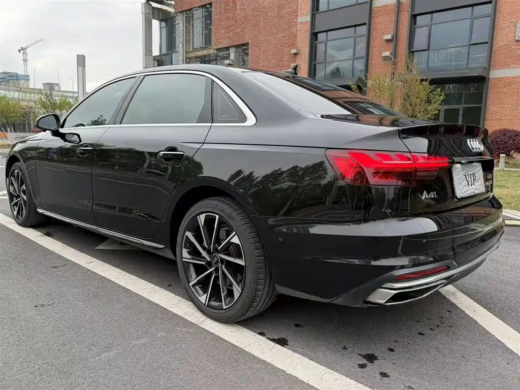 Audi A4L 2022 40 TFSI Luxury Elegance — фото 18