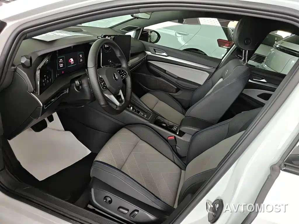 Volkswagen Golf 2025 Second Facelift 300TSI R-Line — фото 2