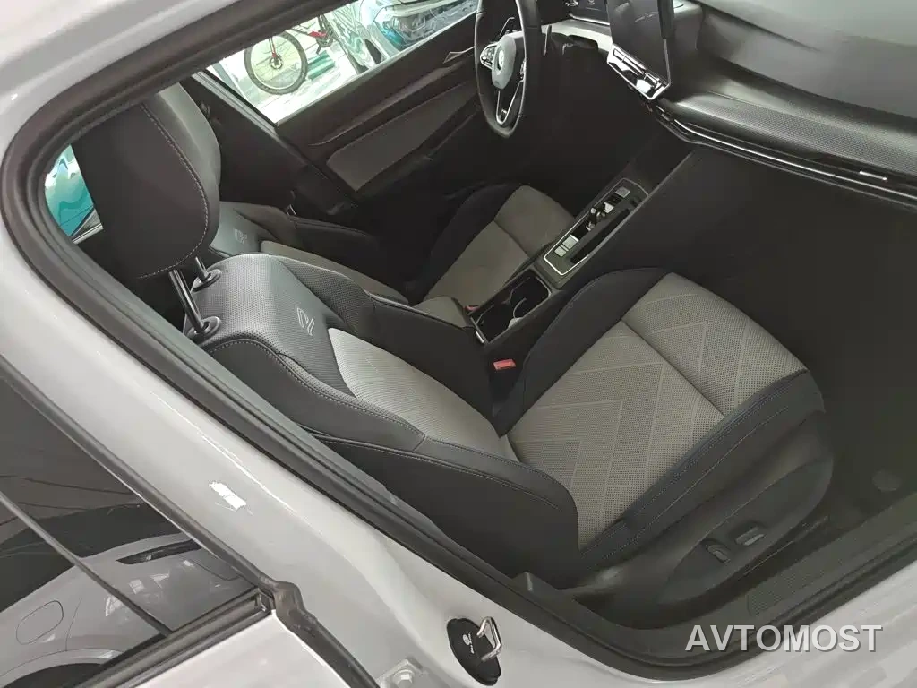 Volkswagen Golf 2025 Second Facelift 300TSI R-Line — фото 4