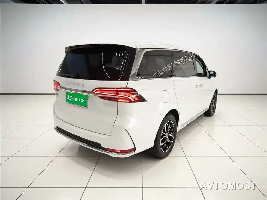 Roewe iMAX8 EV 2025 Model 1.5T DMH Land Premium Edition — фото 7