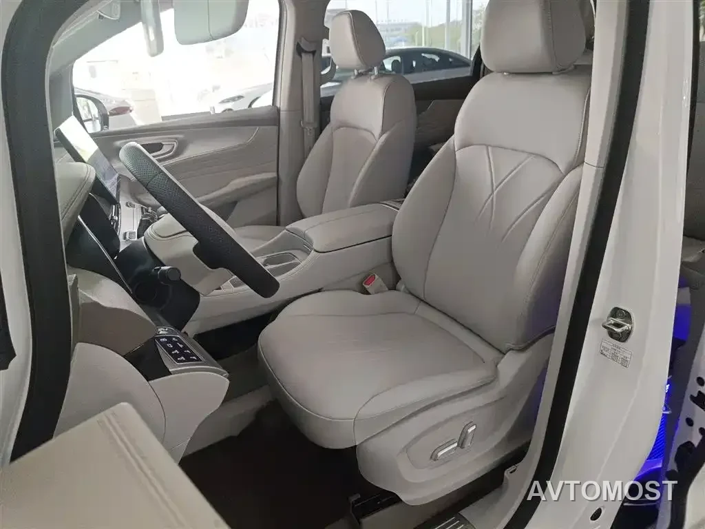Roewe iMAX8 EV 2025 Model 1.5T DMH Land Premium Edition — фото 15