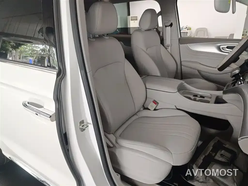 Roewe iMAX8 EV 2025 Model 1.5T DMH Land Premium Edition — фото 23