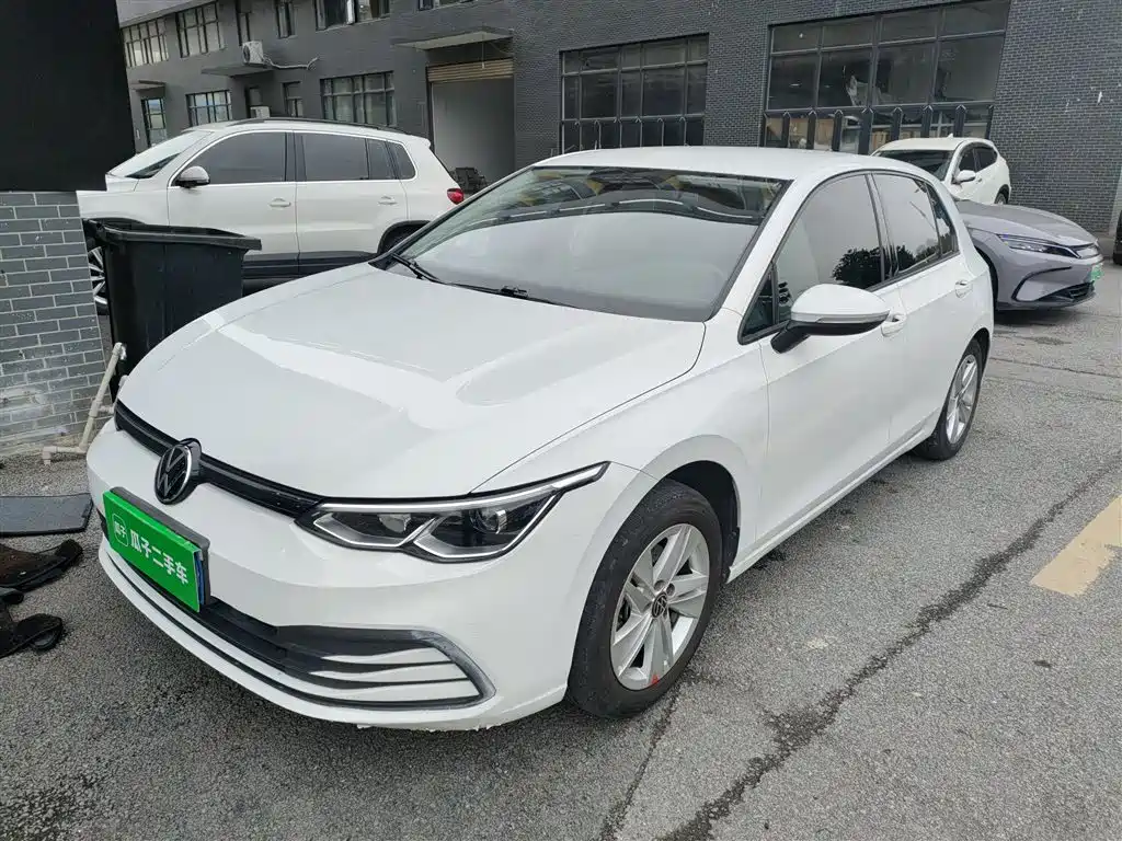 Volkswagen Golf 2023 Model 200TSI DSG