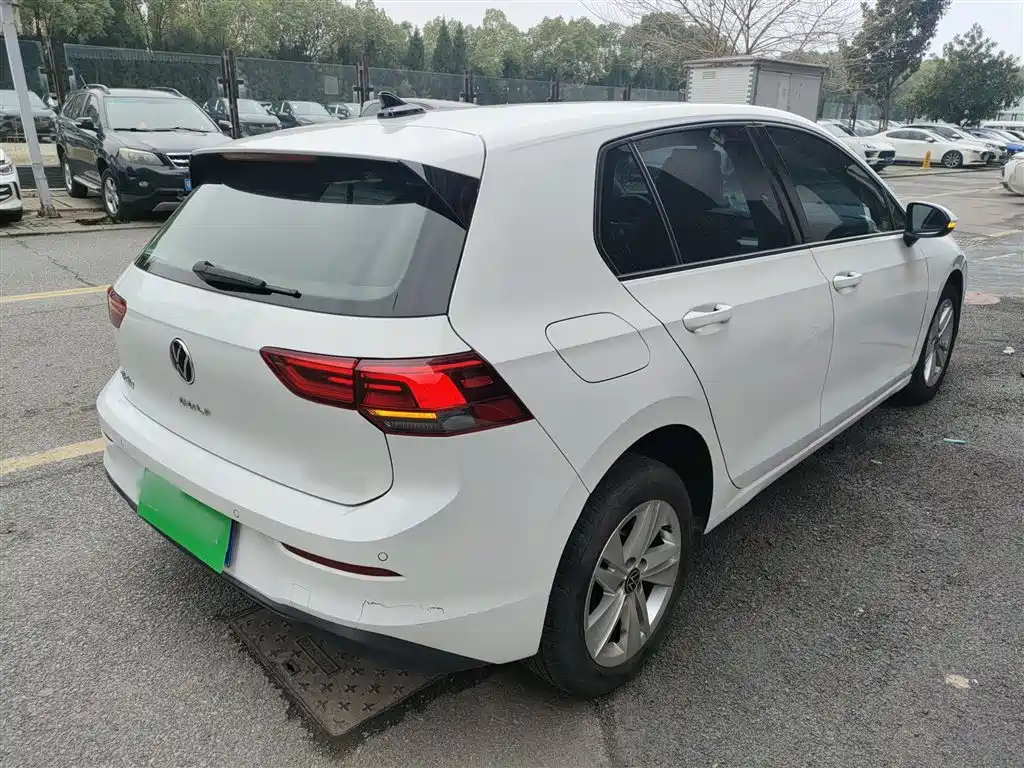 Volkswagen Golf 2023 Model 200TSI DSG — фото 5