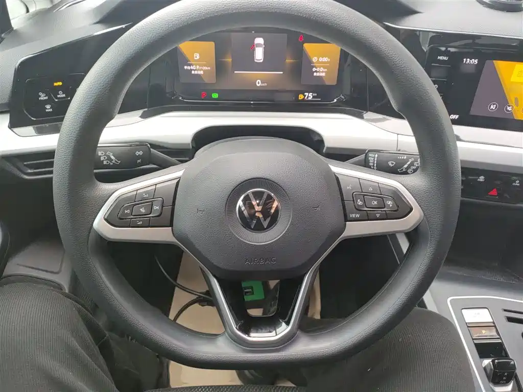 Volkswagen Golf 2023 Model 200TSI DSG — фото 7