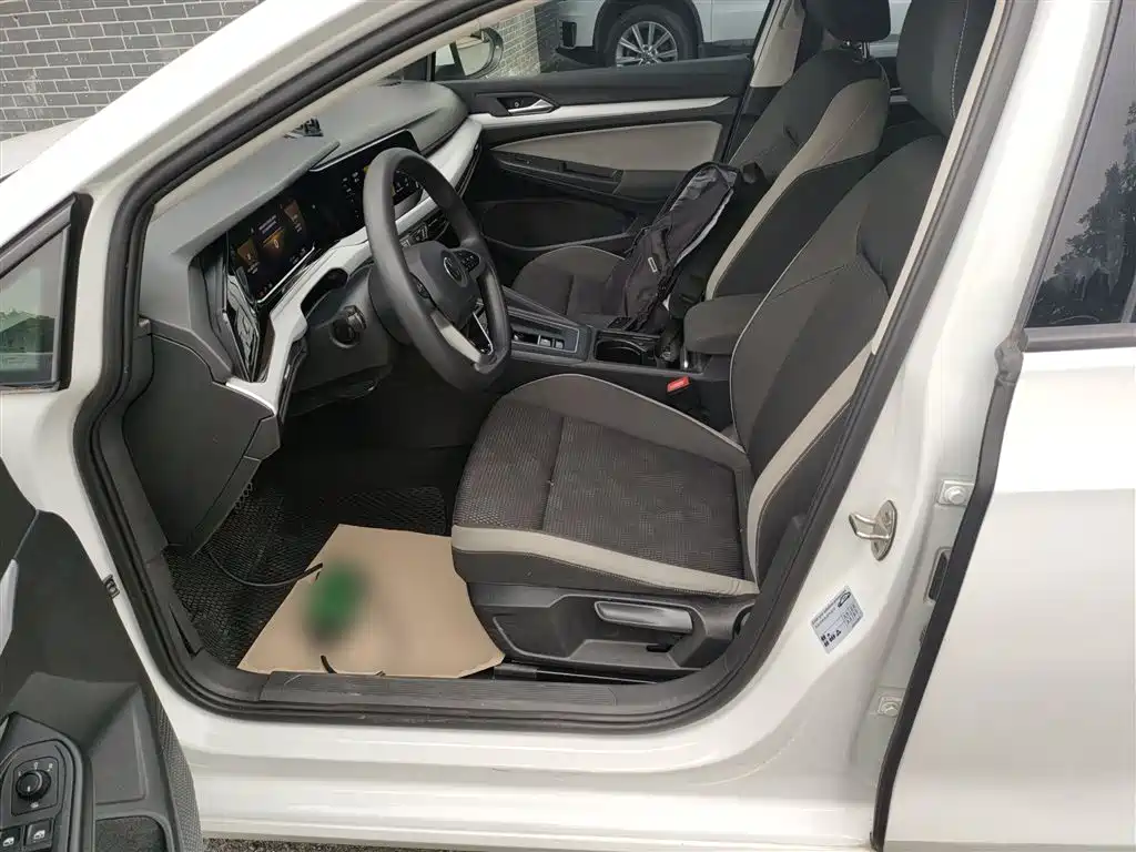 Volkswagen Golf 2023 Model 200TSI DSG — фото 11
