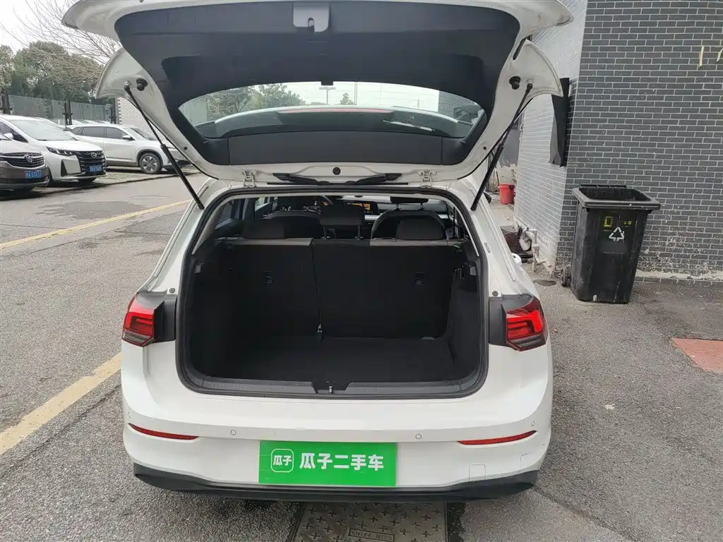 Volkswagen Golf 2023 Model 200TSI DSG — фото 15