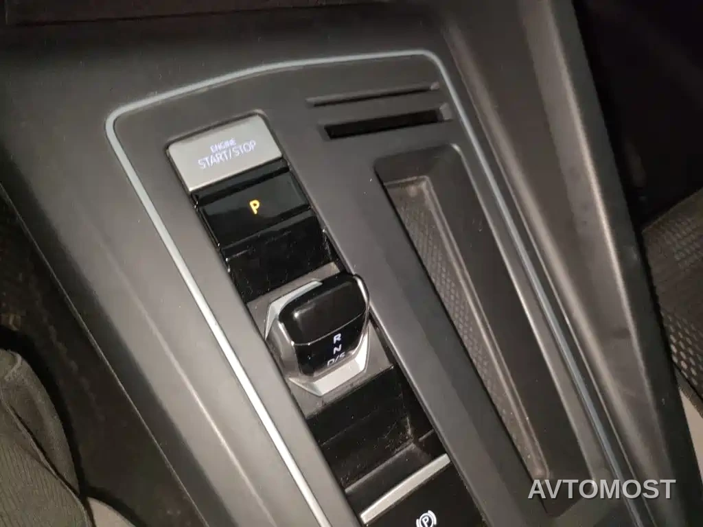 Volkswagen Golf 2023 Model 200TSI DSG — фото 10