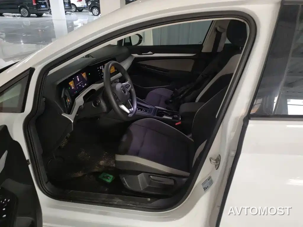 Volkswagen Golf 2023 Model 200TSI DSG — фото 11