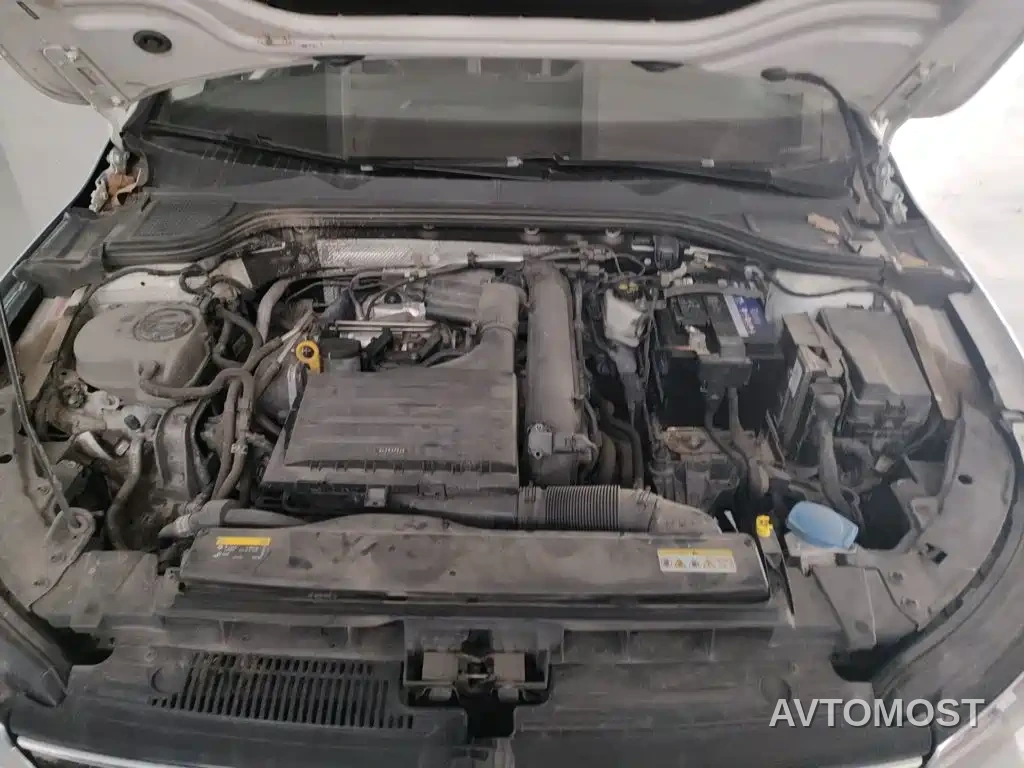 Volkswagen Golf 2023 Model 200TSI DSG — фото 15