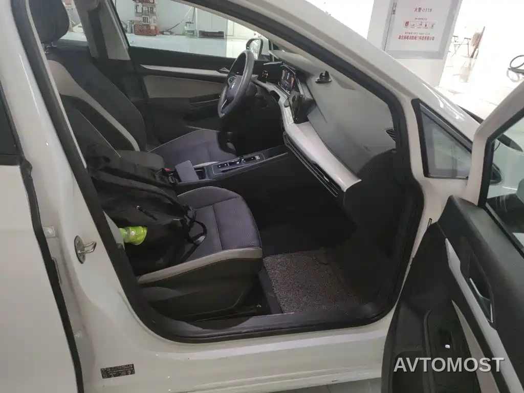 Volkswagen Golf 2023 Model 200TSI DSG — фото 19