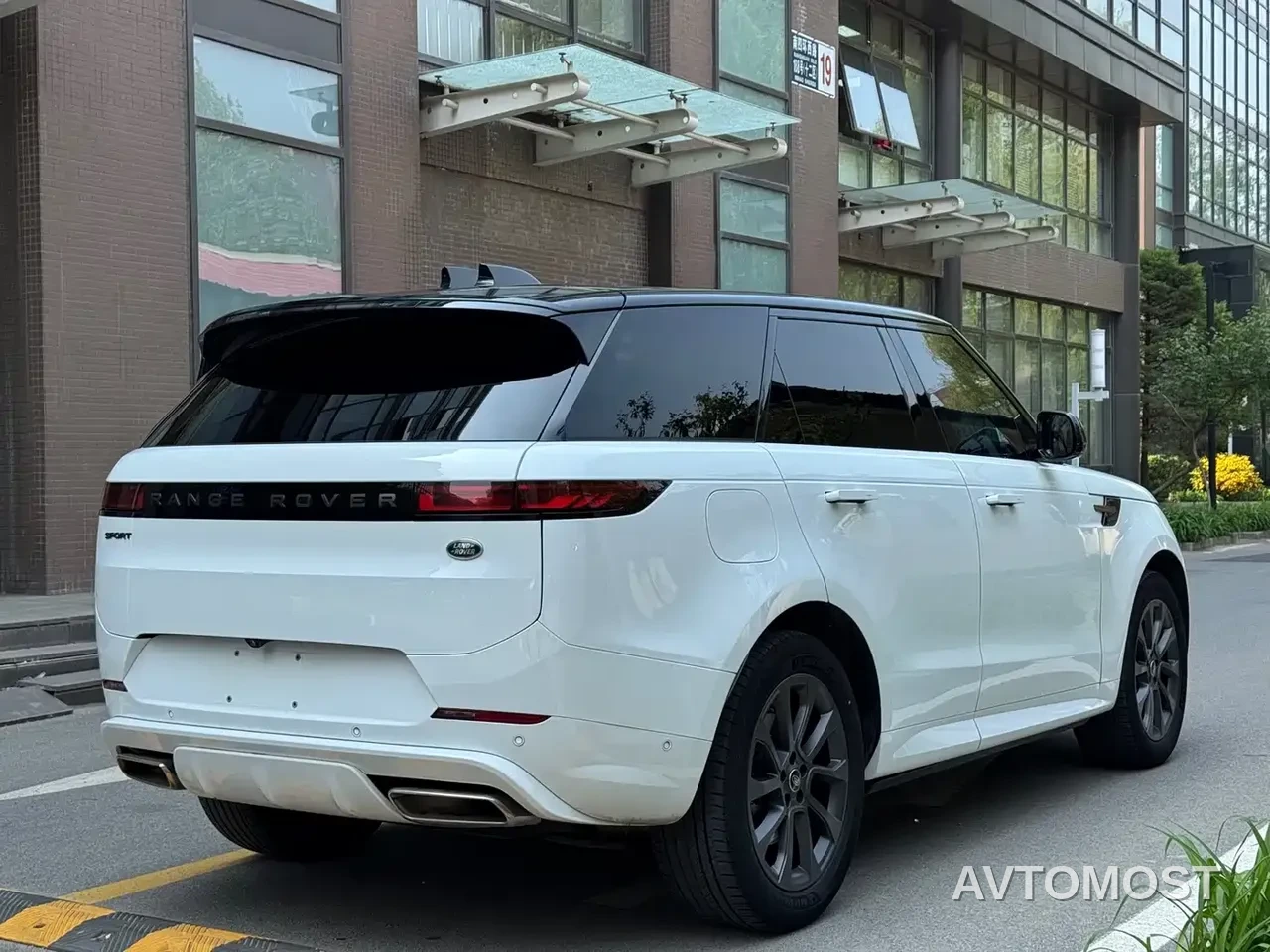 Land Rover Range Rover Sport 2023 400PS Dynamic SE — фото 7