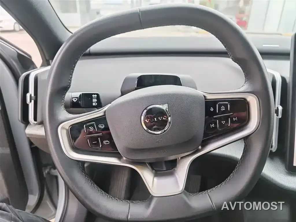 Volvo EX30 2025 RWD Long Range Ultra — фото 3