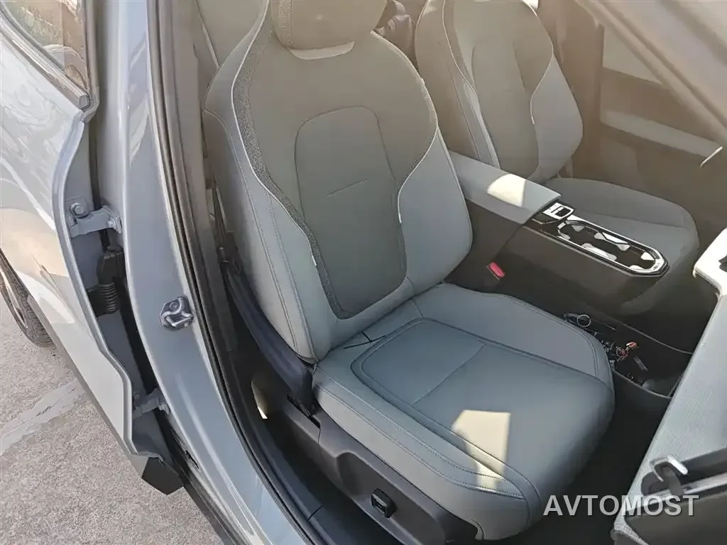 Volvo EX30 2025 RWD Long Range Ultra — фото 13