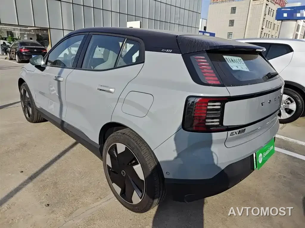 Volvo EX30 2025 RWD Long Range Ultra — фото 18