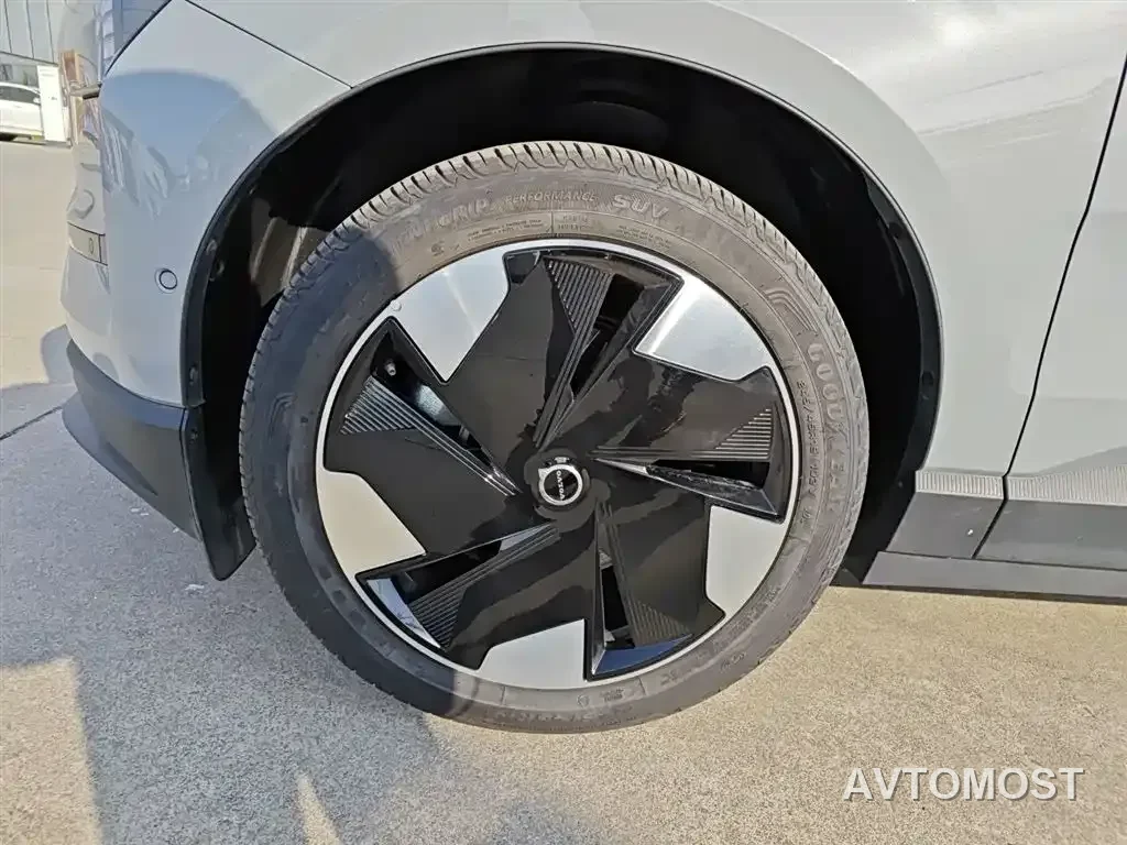 Volvo EX30 2025 RWD Long Range Ultra — фото 22