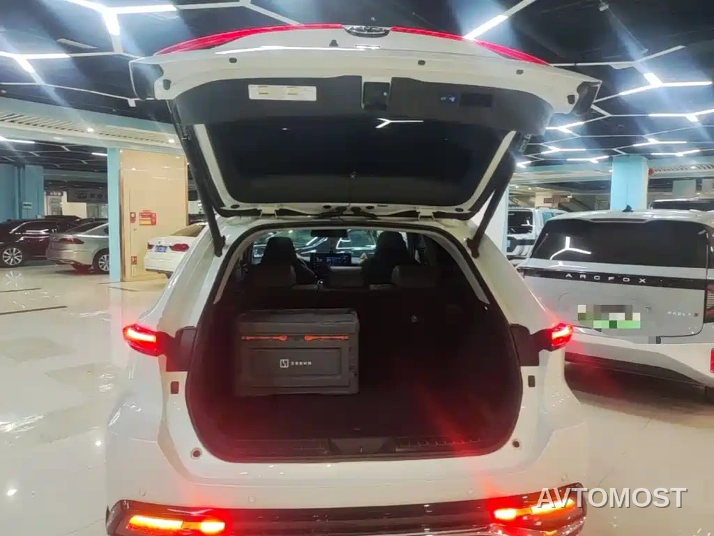 Toyota Venza 2022 Dual Engine 2.5L CVT 2WD Premium — фото 16