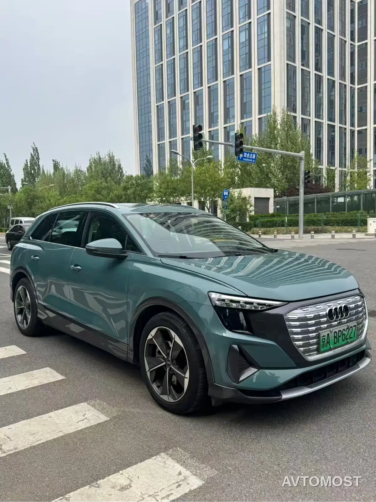 Audi Q5 e-tron 2023 40 e-tron Starlight Edition Brocade Package — фото 3