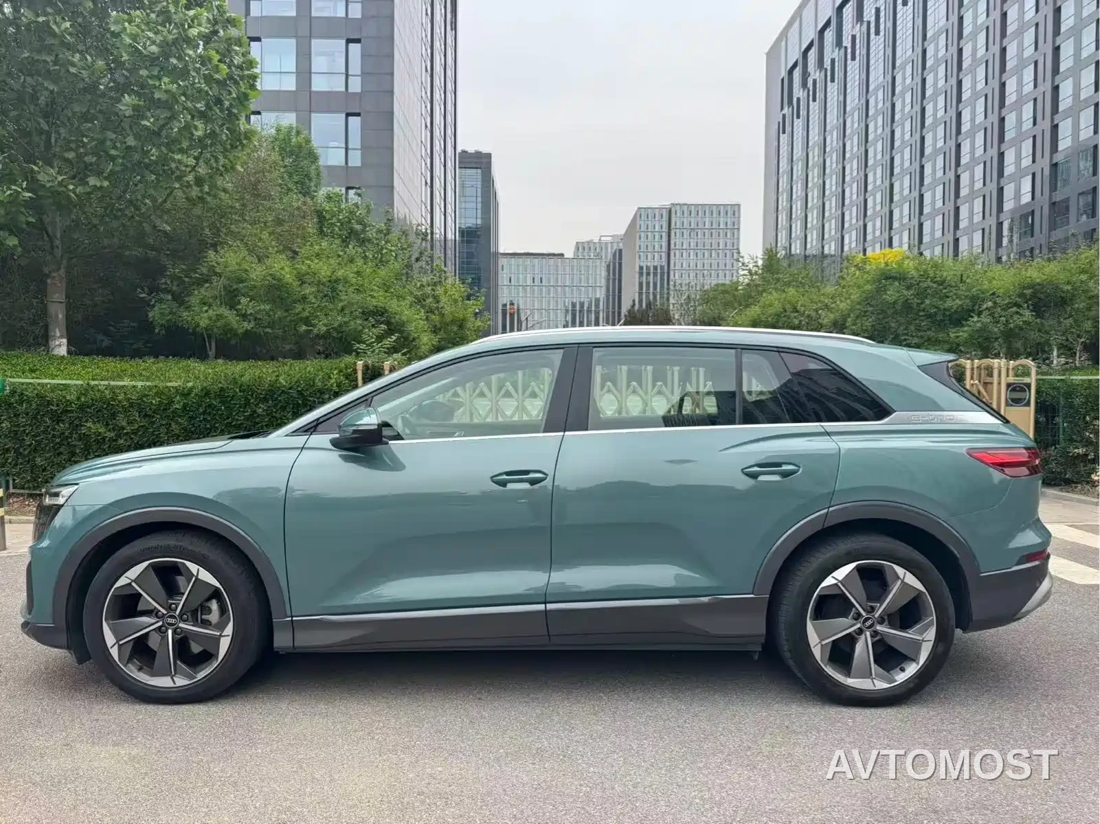 Audi Q5 e-tron 2023 40 e-tron Starlight Edition Brocade Package — фото 6