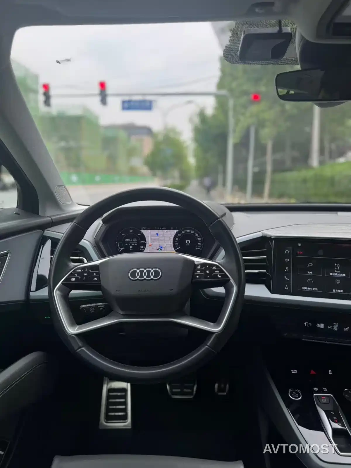 Audi Q5 e-tron 2023 40 e-tron Starlight Edition Brocade Package — фото 10