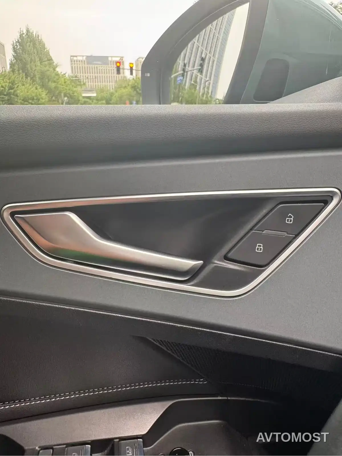 Audi Q5 e-tron 2023 40 e-tron Starlight Edition Brocade Package — фото 18