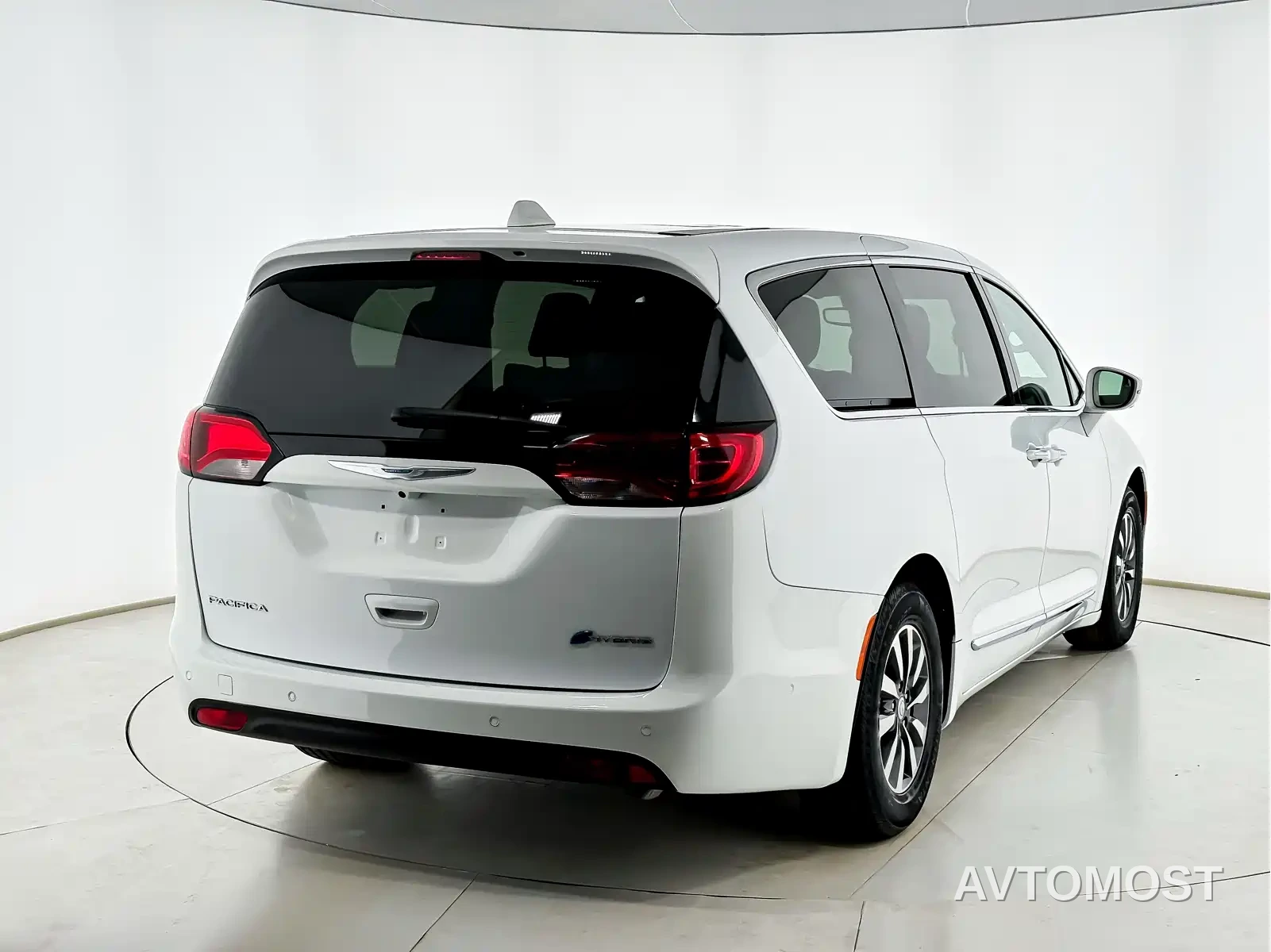Chrysler Grand Caravan PHEV (Import) 2019 3.6L Plug-in Hybrid — фото 3
