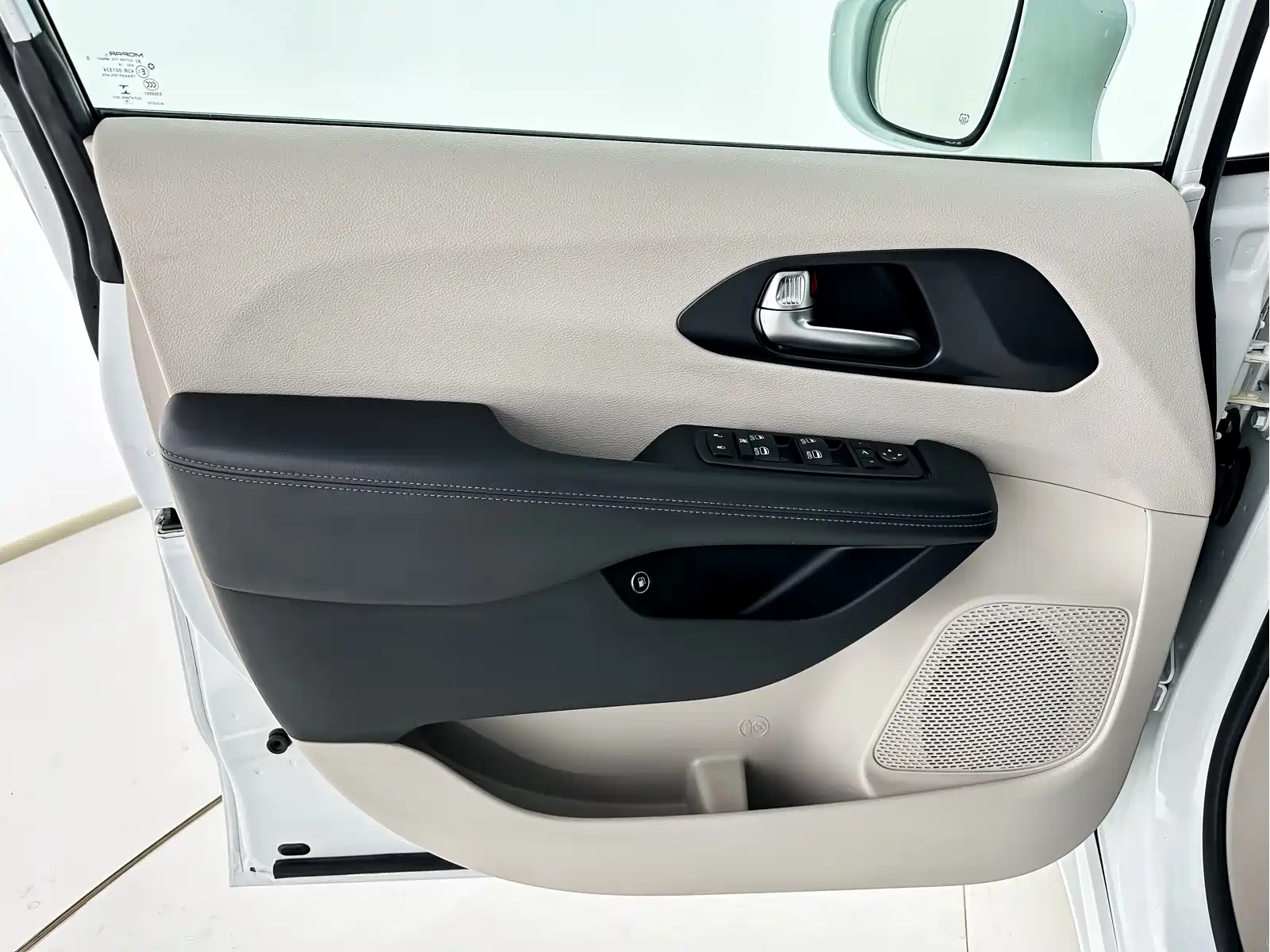 Chrysler Grand Caravan PHEV (Import) 2019 3.6L Plug-in Hybrid — фото 9