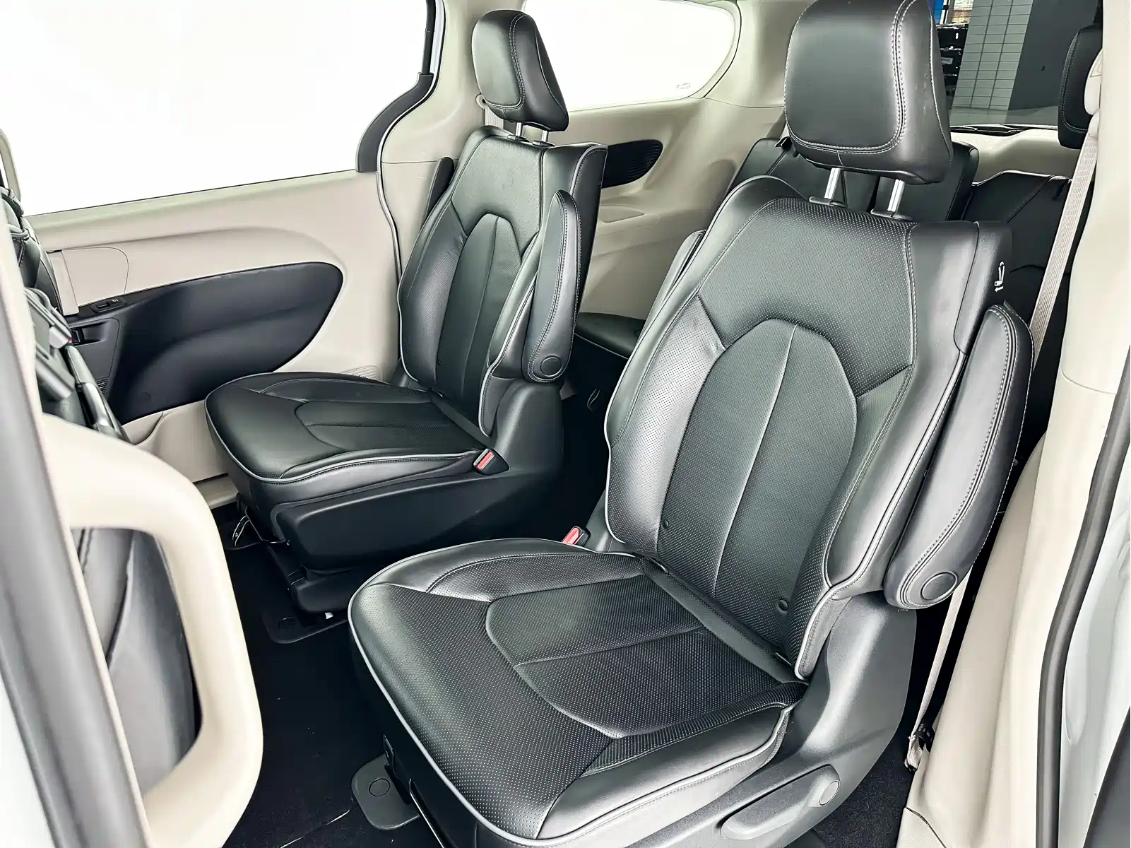 Chrysler Grand Caravan PHEV (Import) 2019 3.6L Plug-in Hybrid — фото 10