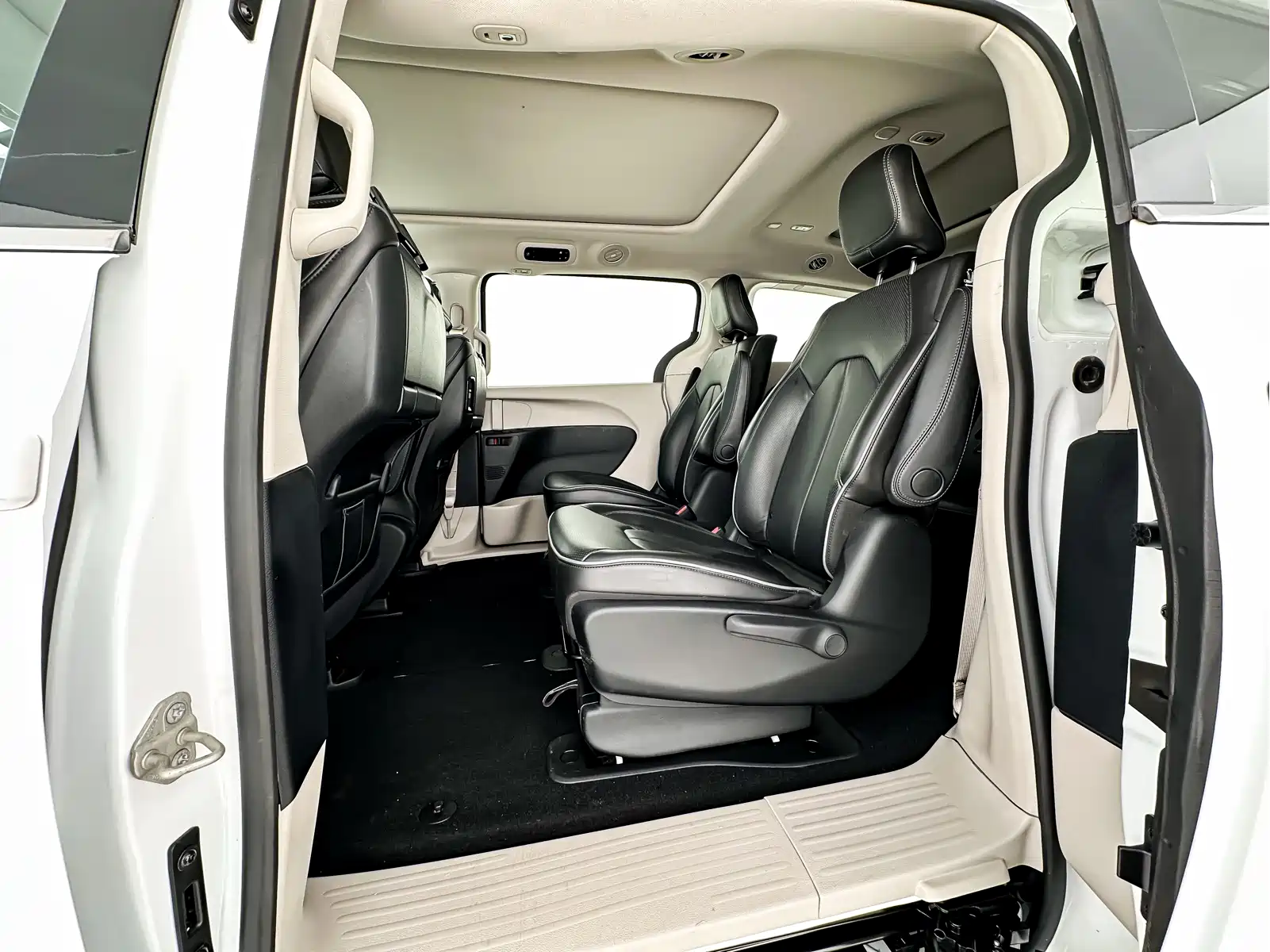 Chrysler Grand Caravan PHEV (Import) 2019 3.6L Plug-in Hybrid — фото 12