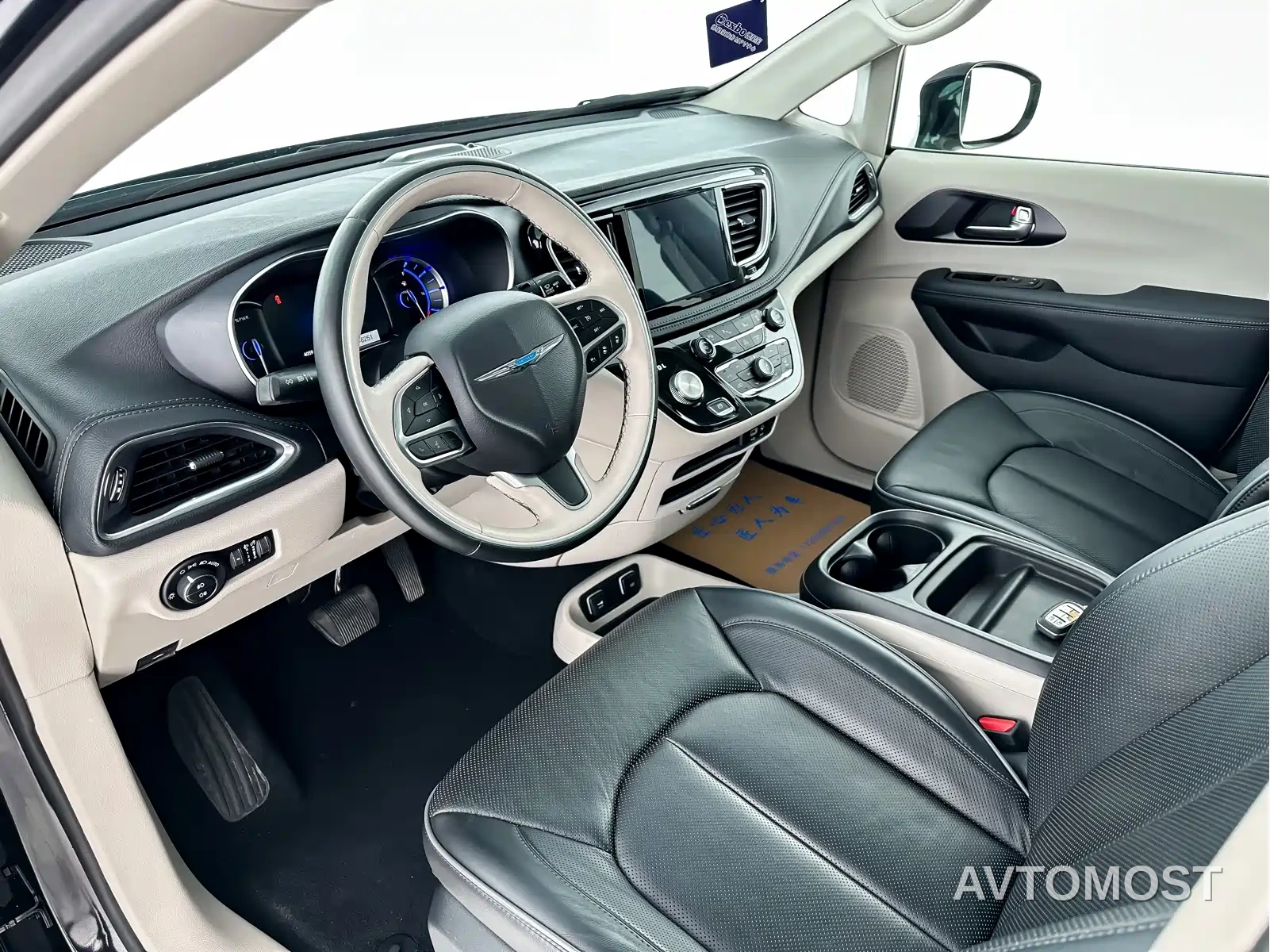 Chrysler Grand Caravan PHEV (Import) 2019 3.6L Plug-in Hybrid — фото 8