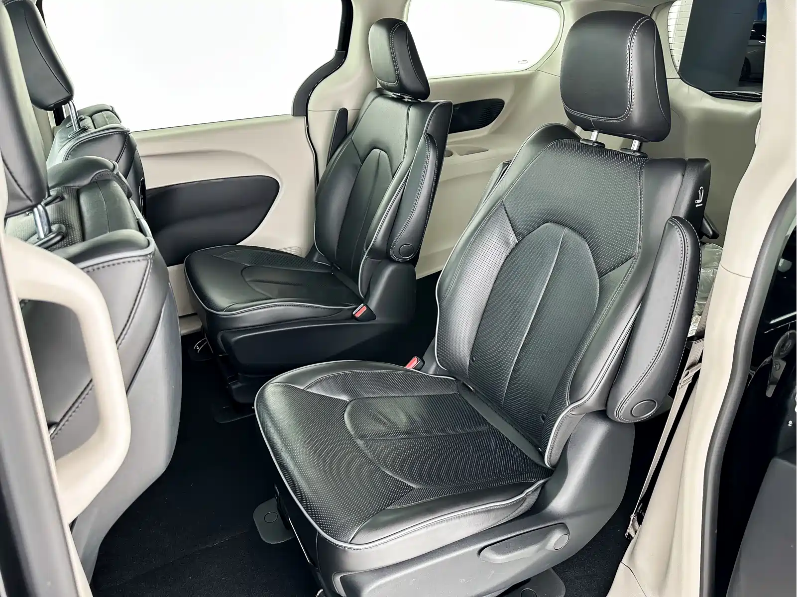 Chrysler Grand Caravan PHEV (Import) 2019 3.6L Plug-in Hybrid — фото 9