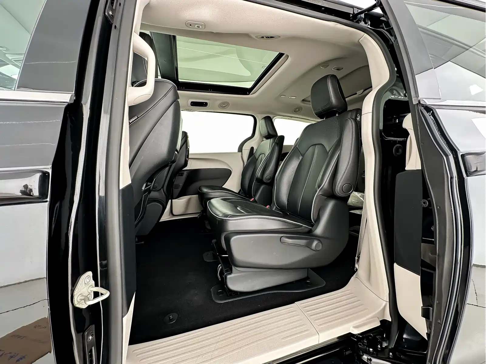 Chrysler Grand Caravan PHEV (Import) 2019 3.6L Plug-in Hybrid — фото 11