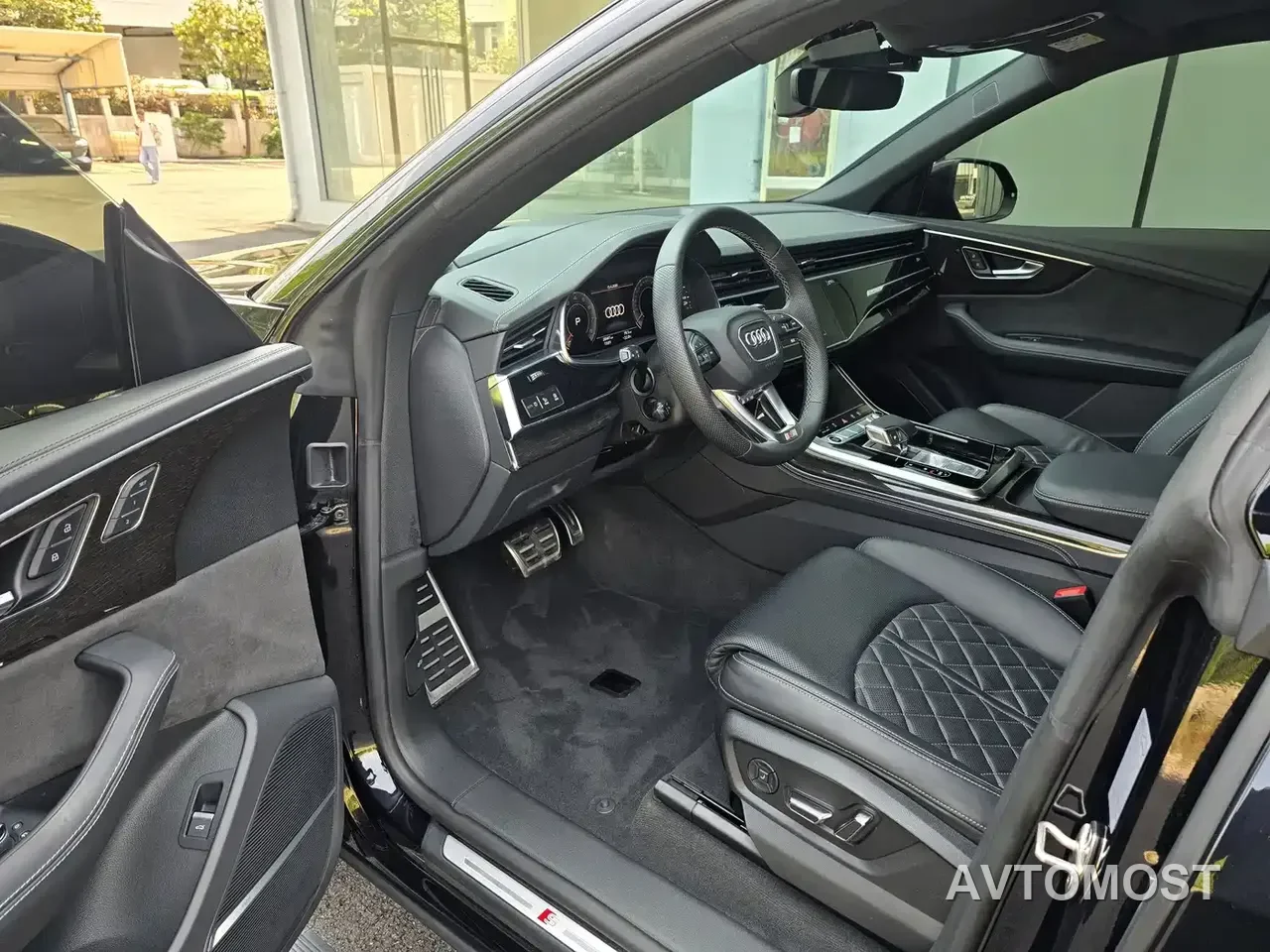 Audi Q8 2021 Model 55 TFSI Exclusive Dynamic — фото 2