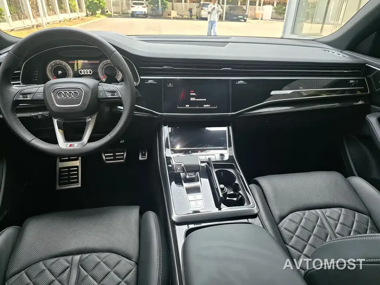 Audi Q8 2021 Model 55 TFSI Exclusive Dynamic — фото 3