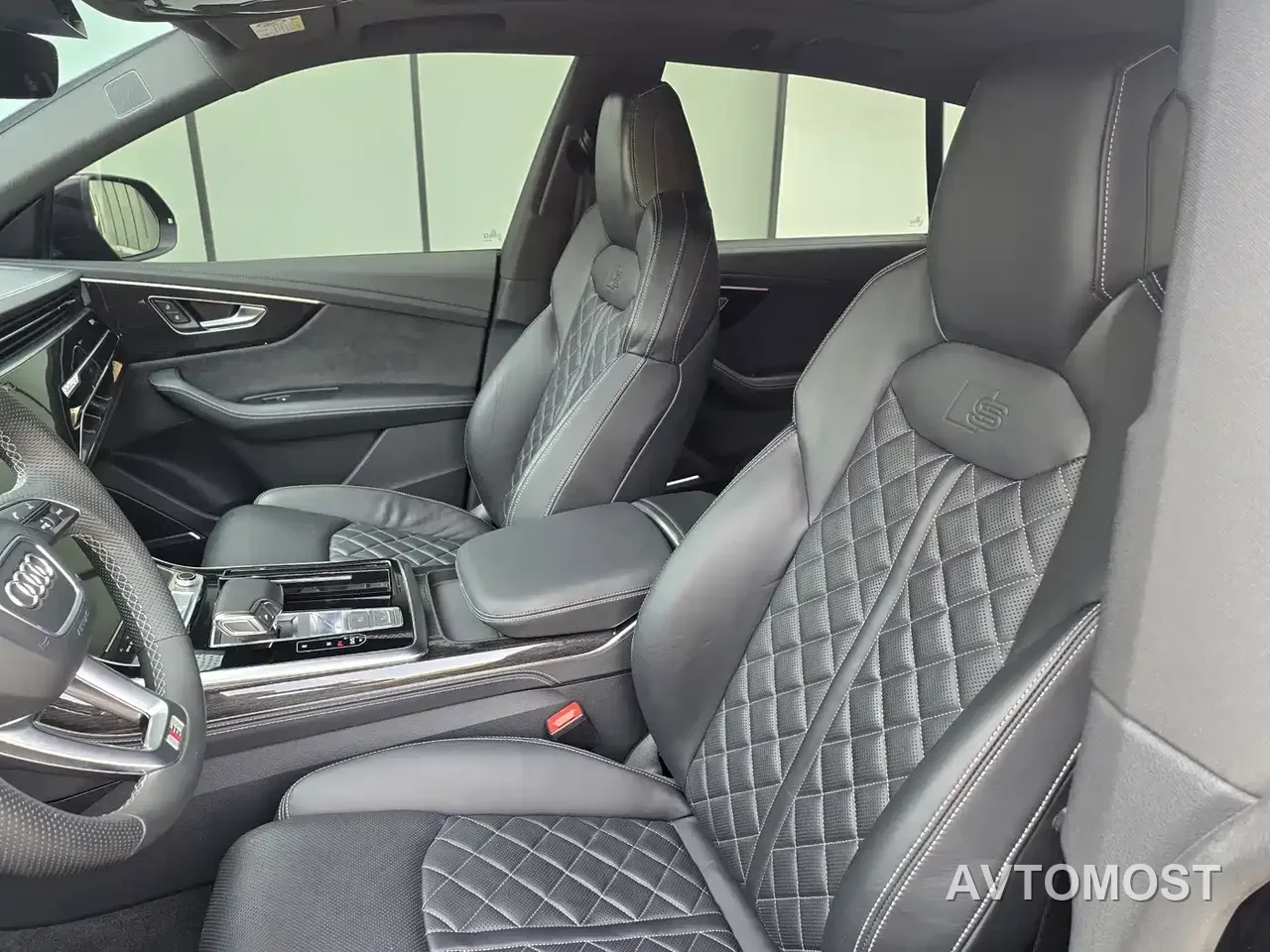 Audi Q8 2021 Model 55 TFSI Exclusive Dynamic — фото 4