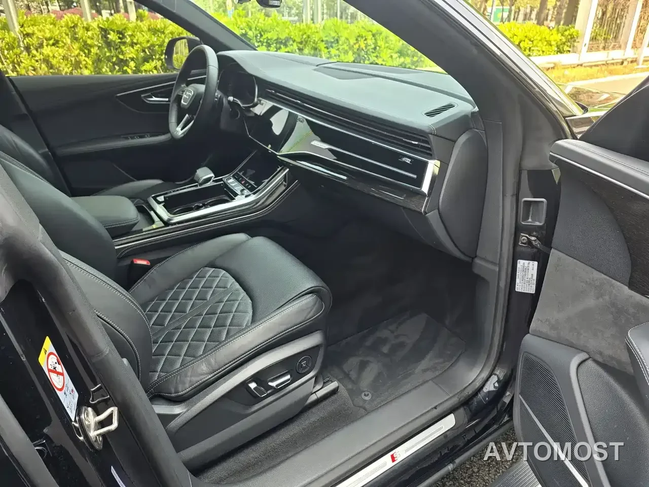 Audi Q8 2021 Model 55 TFSI Exclusive Dynamic — фото 7