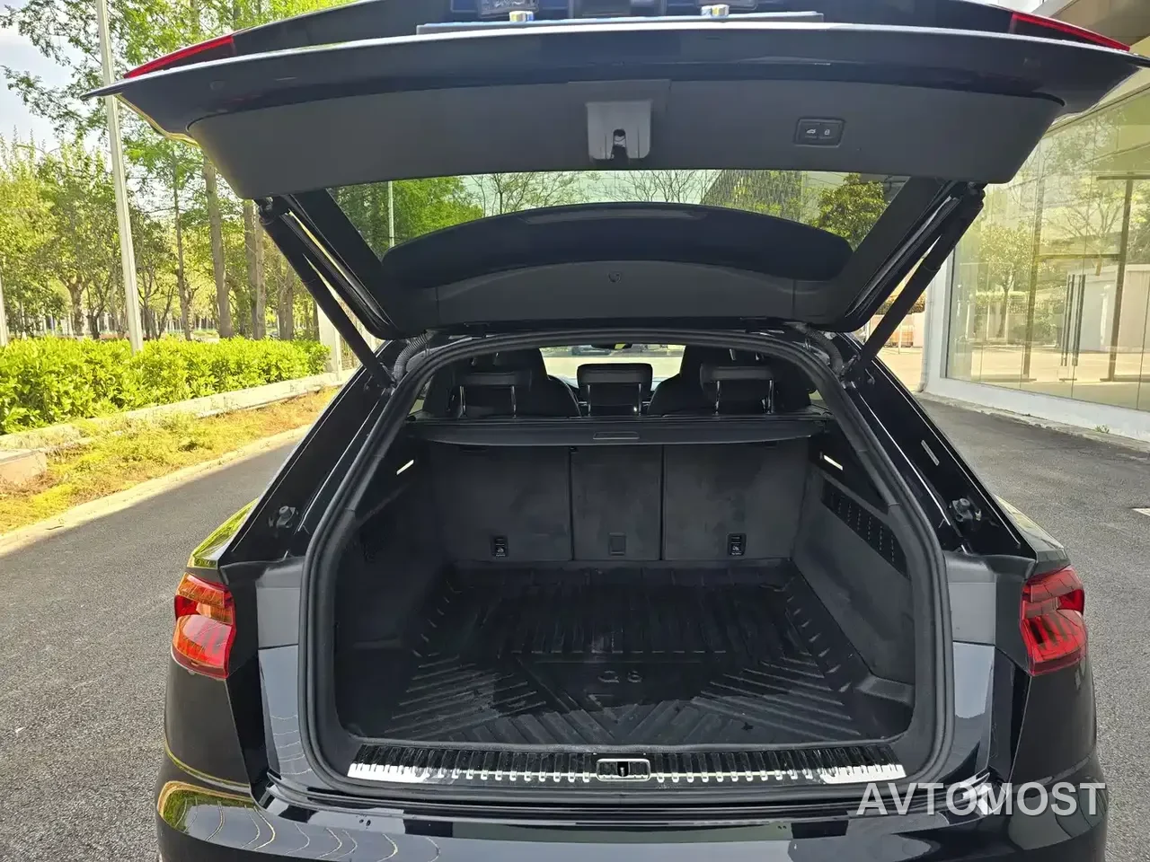 Audi Q8 2021 Model 55 TFSI Exclusive Dynamic — фото 11