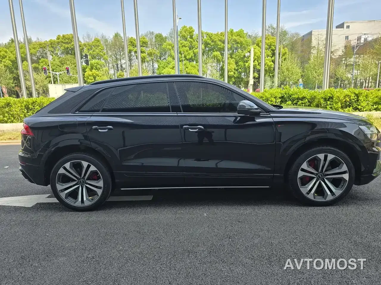 Audi Q8 2021 Model 55 TFSI Exclusive Dynamic — фото 13