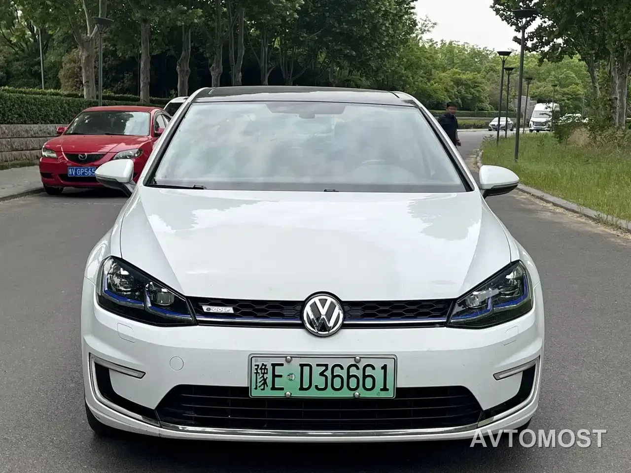 Volkswagen Golf Electric 2020 Chi — фото 10