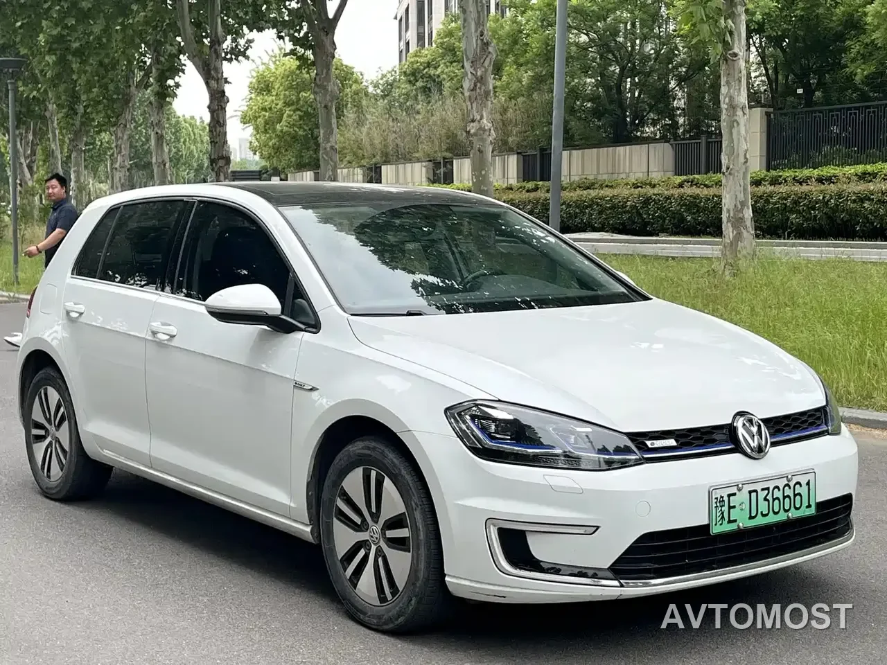 Volkswagen Golf Electric 2020 Chi — фото 3