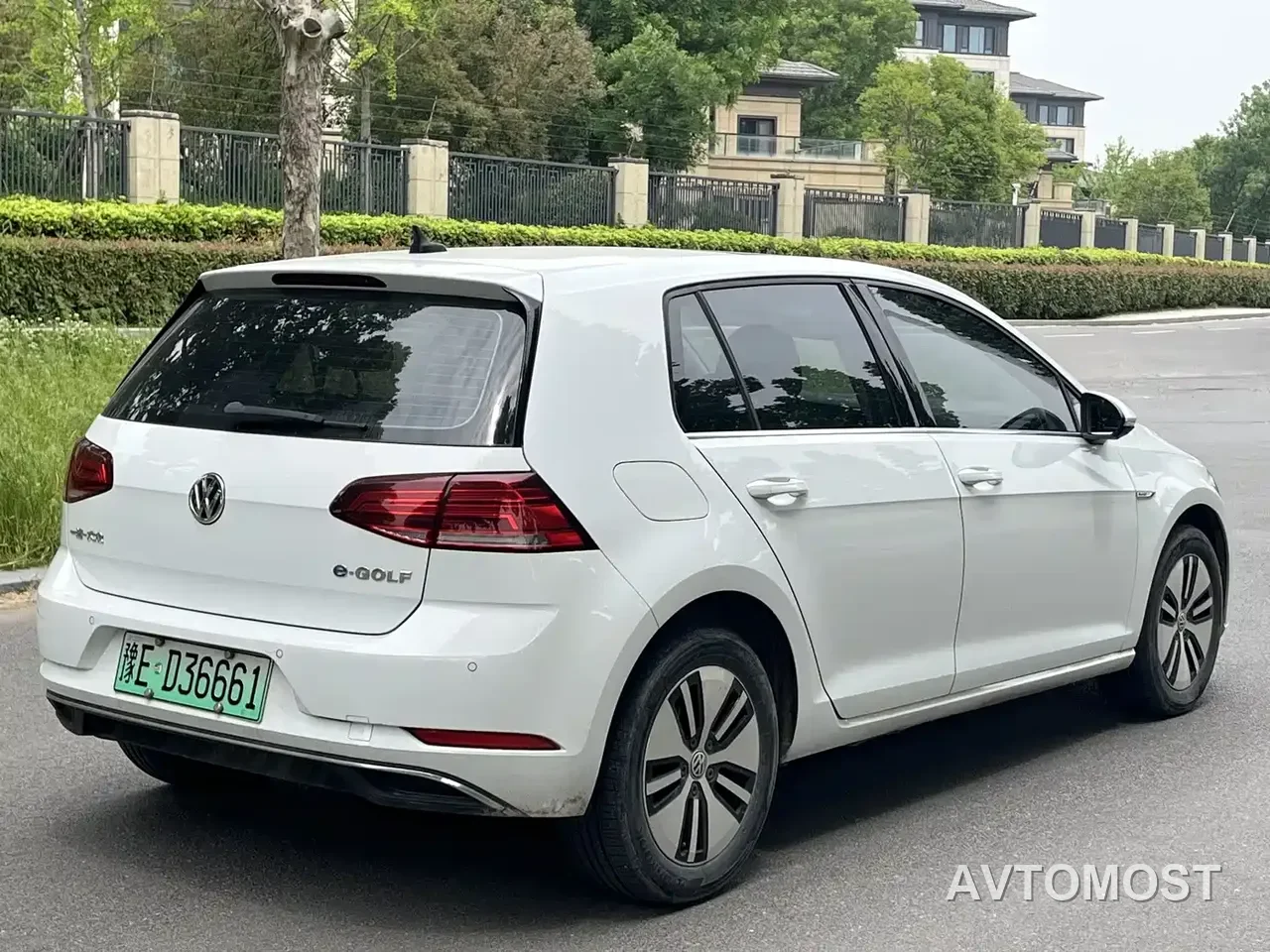 Volkswagen Golf Electric 2020 Chi — фото 6