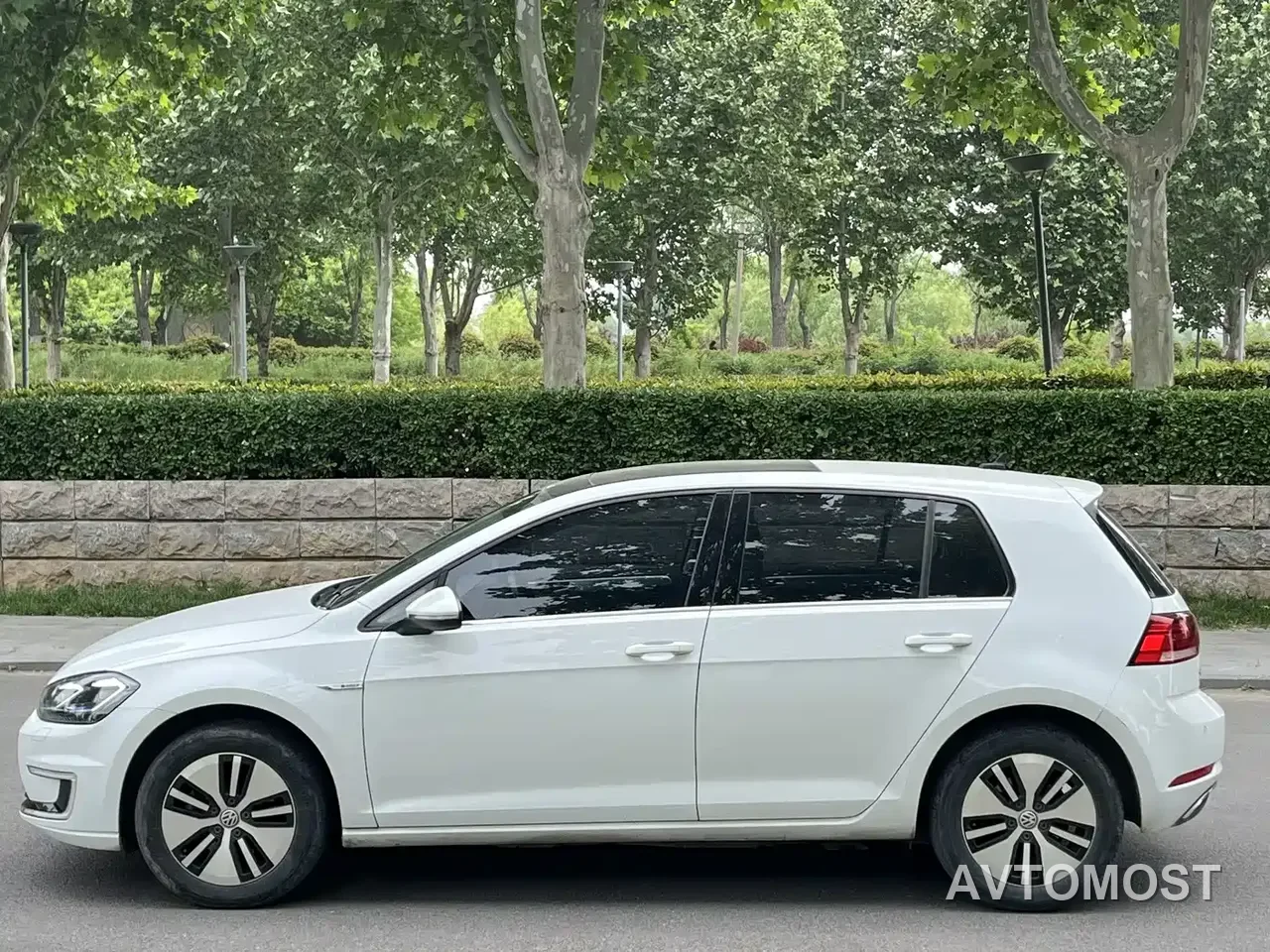 Volkswagen Golf Electric 2020 Chi — фото 1