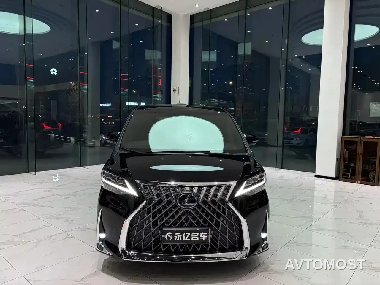 Lexus LM 2020 300h 4-Seat Imperial Edition — фото 2