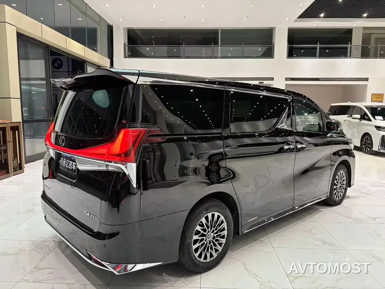 Lexus LM 2020 300h 4-Seat Imperial Edition — фото 12